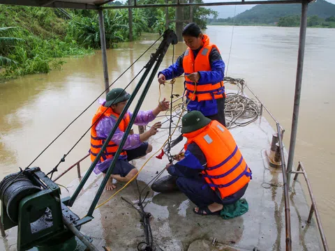 Những người "đo gió đếm mưa" bên bờ sông Ngàn Phố mùa lũ