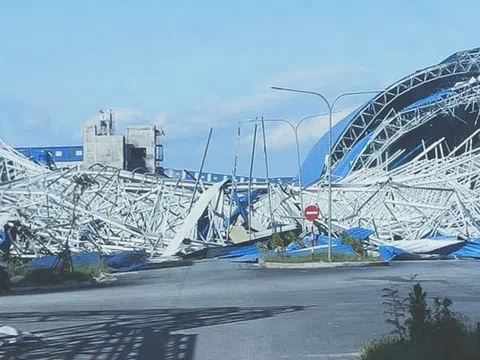 Sập nhà kho thép Hòa Phát, 5 công nhân thương vong