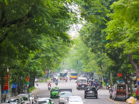 Có một Hà Nội 'khác lạ' từ góc nhìn trên xe buýt du lịch 2 tầng