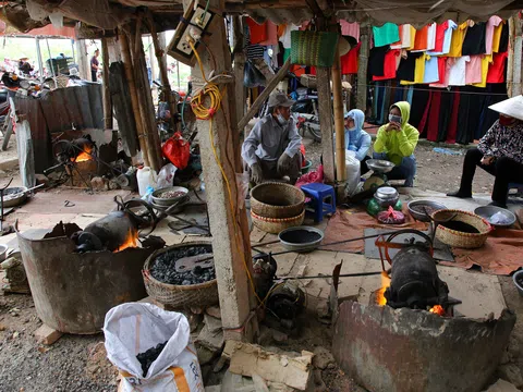 Một ngày tại phiên chợ truyền thống "độc nhất vô nhị" ở Hà Nội