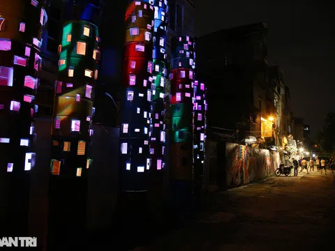 "Thành phố bên sông" tỏa sáng lung linh trên sông Hồng