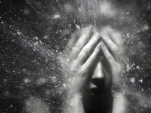 Khi đang ngủ, bạn thường gặp hiện tượng lạ nào?