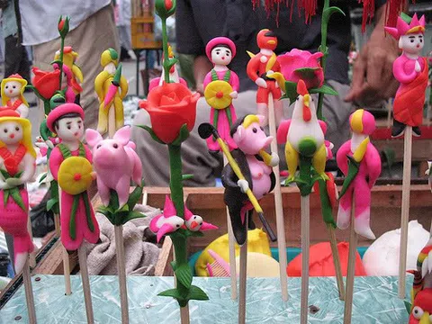 Tò he mỗi cái một đồng…