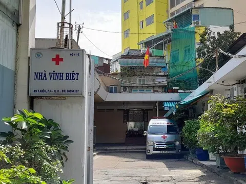 "Nghề" tắm rửa, trang điểm và chăm giữ tử thi