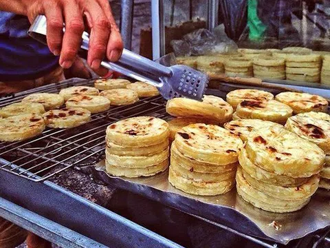 Món bánh nhà nghèo “lên đời” thành đặc sản hút khách Hà thành những ngày đầu đông