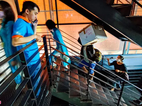 Cảnh lếch thếch ở sân bay khi Tân Sơn Nhất phân làn đón xe