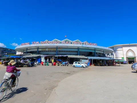 Chợ Đầm Nha Trang ế khách, tiểu thương rao bán sạp hàng loạt