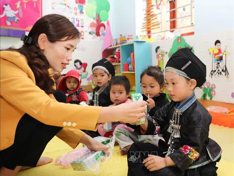 Vinamilk và quỹ sữa vươn cao Việt Nam trao tặng 94.000 ly sữa cho trẻ em khó khăn Hà Giang