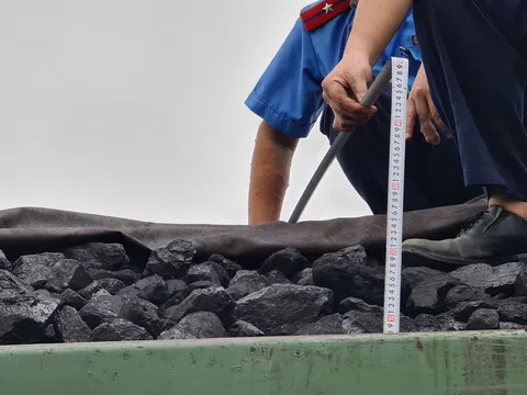 Vi phạm giao thông còn livestream lên Facebook