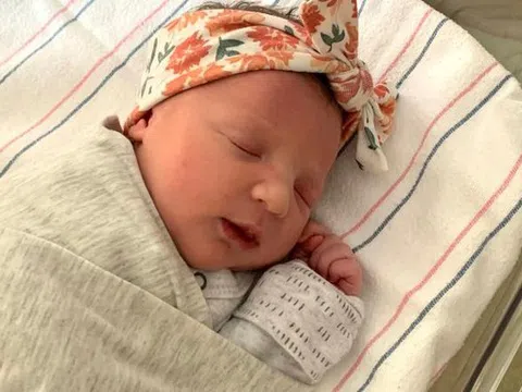 Kỳ lạ: Em bé chào đời từ phôi đông lạnh 27 năm