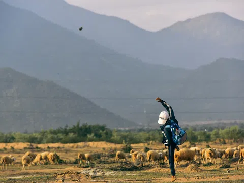 Cậu bé ở xứ sở chăn cừu nắng gió độc nhất miền Trung