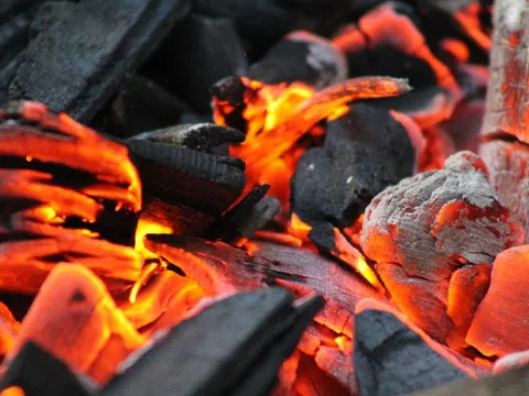 Đốt than trong phòng ngủ, 4 mẹ con thương vong