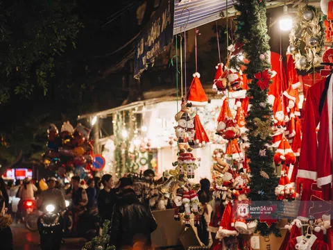 Ngắm nhìn “siêu chợ” Hàng Mã lên đèn đón Giáng Sinh, lung linh chẳng kém gì Châu Âu