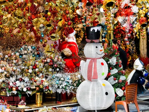 Hàng Mã rực rỡ sắc màu đón Noel