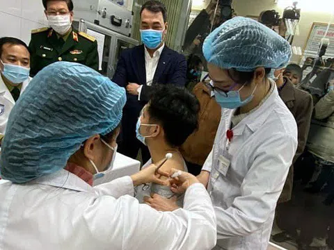 Sáng nay (17/12), những mũi vắc xin COVID-19 "made in Vietnam" đầu tiên được tiêm thử trên người