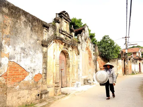 Trăn trở về những biệt thự cổ làng Cựu