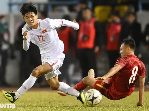 Tuyển Việt Nam khổ sở vì màn trình diễn "không nể nang" của đàn em U22