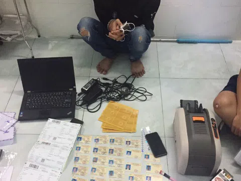 Đà Nẵng bắt quả tang đối tượng làm giả giấy phép lái xe