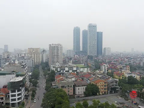 Ô nhiễm không khí ở ngưỡng nguy hại, bầu trời Hà Nội mờ mịt suốt cả ngày