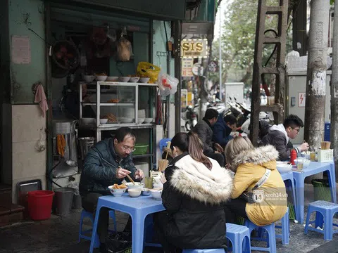 Hà Nội rét kỷ lục, chạm ngưỡng 10 độ nhưng quán xá vẫn tấp nập