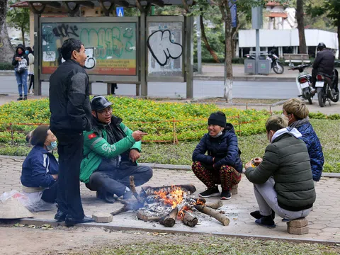 Hà Nội chìm trong giá lạnh cắt da cắt thịt