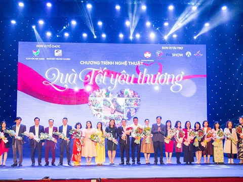 “Quà tết yêu thương” cho trẻ em miền núi Quảng Nam