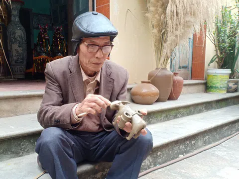 Về Bắc Ninh xem thợ nghề "thổi hồn" vào những chú trâu đất sét