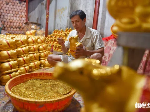 Nhộn nhịp làm trâu vàng 'Tân Sửu' chào xuân