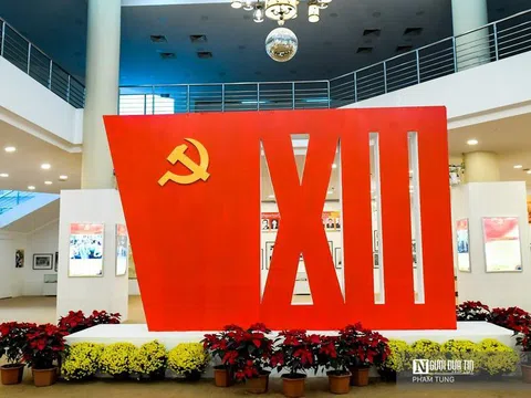 Triển lãm "Đảng ta thật là vĩ đại" chào mừng Đại hội XIII của Đảng