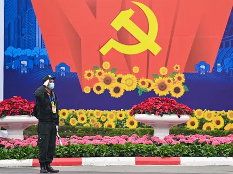 12 giờ làm việc của CSCĐ tại nơi diễn ra Đại hội Đảng