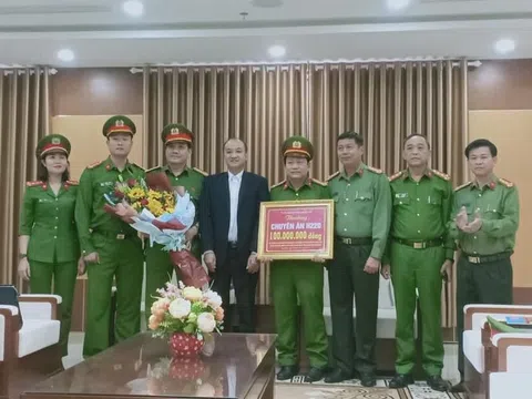 Thưởng nóng Công an Sơn Trà bắt vụ vận chuyển gần 5kg ma túy từ Thanh Hóa vào Đà Nẵng