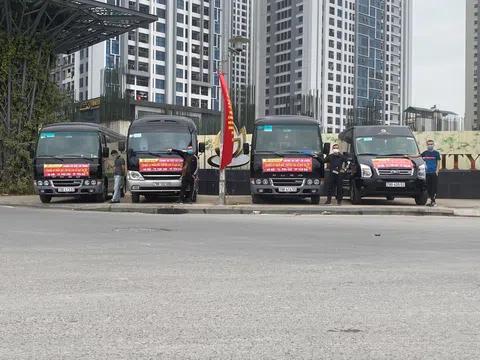 Ấm áp chuyến xe miễn phí chở bà con về quê ăn Tết