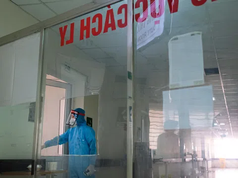 Một ngày của bác sĩ điều trị bệnh nhân Covid-19 ở Hà Nội