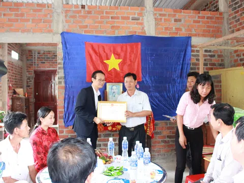 FE CREDIT bàn giao 5 căn nhà tình thương cho hộ nghèo tại Bến Tre