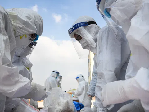 ĐỘI QUÂN KHÔNG NGỦ TẠI BỆNH VIỆN DÃ CHIẾN SỐ 1 HẢI DƯƠNG