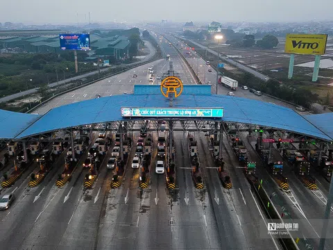 Người dân đổ về Thủ đô sau nghỉ Tết Nguyên đán