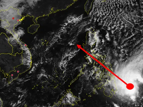 Bão Đỗ Quyên diễn biến phức tạp, khả năng đi vào Biển Đông trong 2-3 ngày tới
