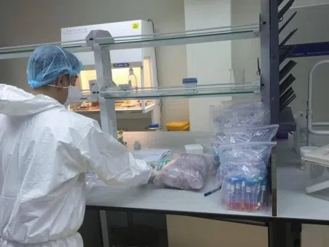 Gia đình đặc biệt của điều dưỡng trẻ, 3 anh chị em cùng chống dịch Covid-19