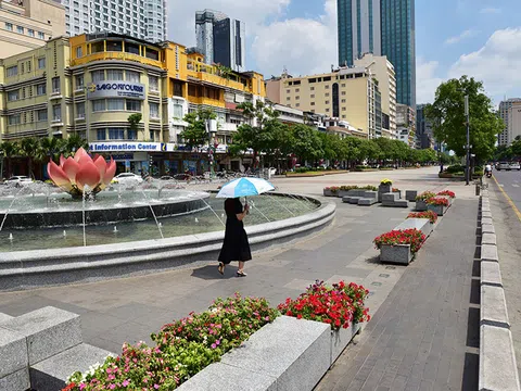 Người Sài Gòn vật vã dưới nắng nóng như thiêu đốt