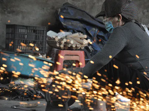 "Quai búa" mạnh mẽ của những phụ nữ làm nghề cơ bắp