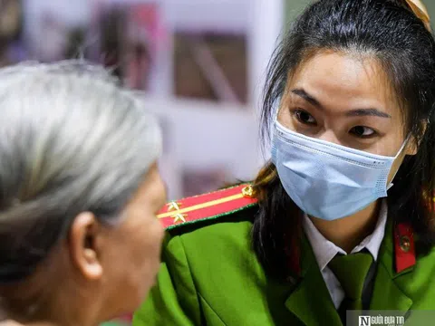 Ngày 8/3 giản đơn của nữ chiến sĩ làm thẻ căn cước công dân