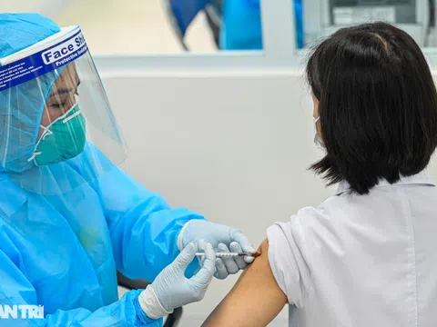 Cận cảnh những mũi tiêm vắc xin phòng dịch Covid-19 đầu tiên tại Việt Nam