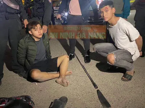 Bắt 2 thanh niên dùng hung khí chống trả lực lượng tuần tra