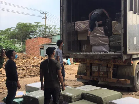 Đà Nẵng: Cảnh sát kinh tế tiếp tục bắt giữ xe container chở hàng không rõ nguồn gốc