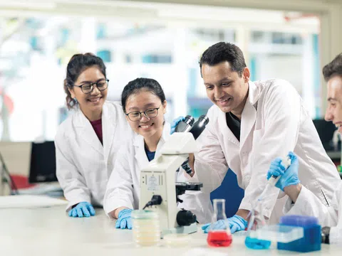 MDIS cung cấp khóa học thực tiễn về đại dịch cho Cử nhân Công nghệ sinh học và Khoa học y sinh