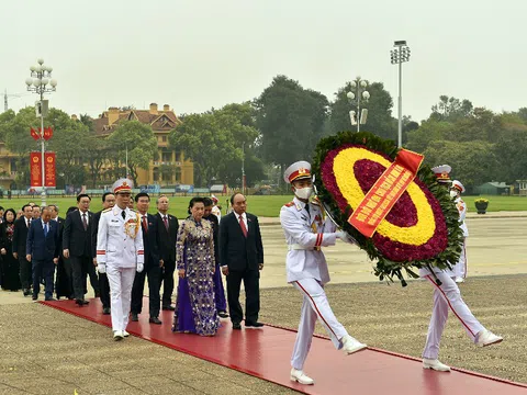 Đại biểu Quốc hội vào Lăng viếng Chủ tịch Hồ Chí Minh