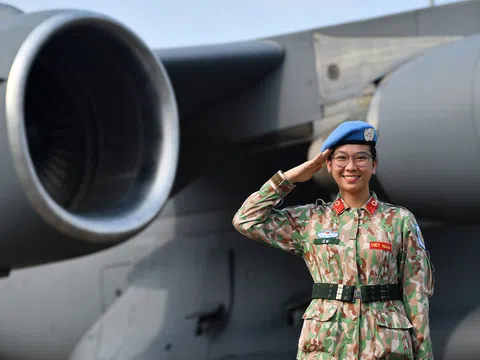 Cô gái 25 tuổi và hành trình trở thành lính 'mũ nồi xanh' tại Nam Sudan