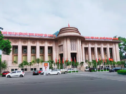 Chuyển sang dùng tiền polymer là một quyết định táo bạo và đúng đắn