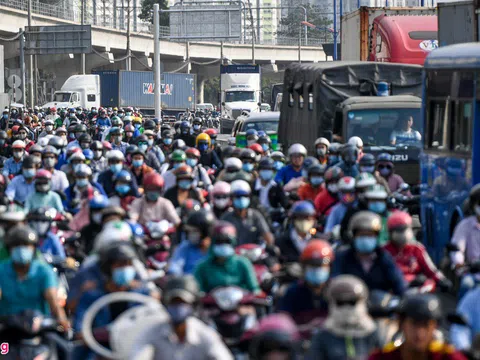 BOT xa lộ Hà Nội ùn ứ ngày đầu thu phí