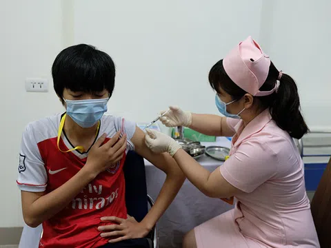 Sáng 12/4: 6 người đầu tiên tiêm thử nghiệm mũi 2 vắc xin COVIVAC phòng COVID-19 của Việt Nam